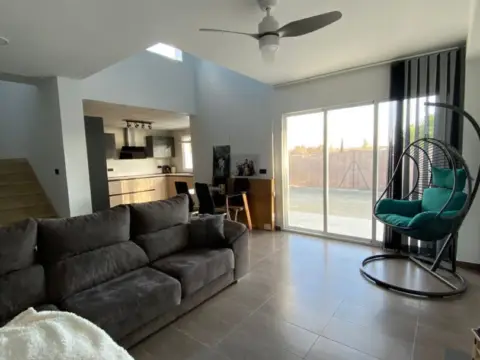 Casa adosada en Venta en Zona de San Cayetano-Avenida Cristóbal Colón