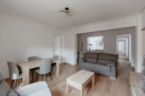 Piso en calle de la Jota Aragonesa, 6