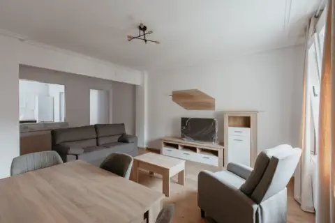 Piso en calle de la Jota Aragonesa, 6