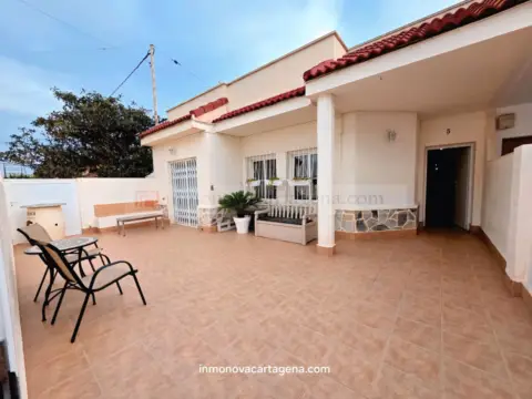 Chalet en calle Guardamar