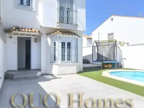 Casa adosada en Este
