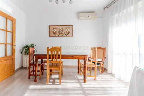 Piso en Avenida de las Palmeras, 1