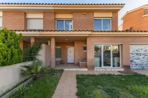 Casa adosada en Can Girona-Terramar-Vinyet