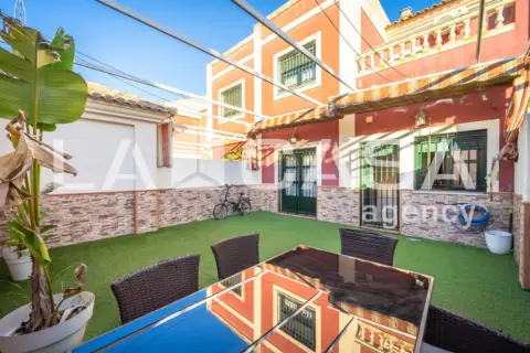 Casa adosada en Centro-Doña Mercedes