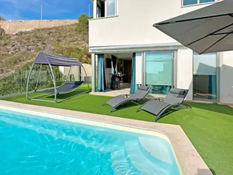 Casa rústica en calle de la Serra de Espadà