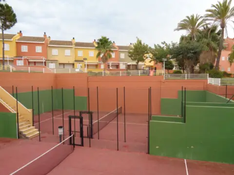 Casa pareada en Paseo de la Chirina, 16