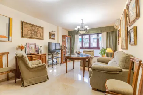 Piso en calle de la Adelfa, 1