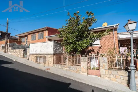 Casa pareada en calle de Blas de Otero, 15