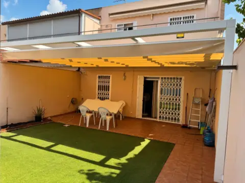 Casa adosada en Carrer de Pompeu Fabra
