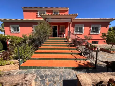 Chalet en calle Arrabal Urbanización Las Lomas