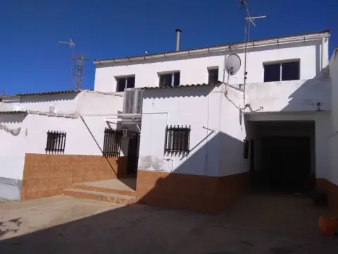 Casa en Puebla de Sancho Pérez