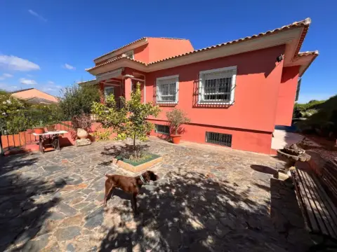 Chalet en calle Arrabal Urbanización Las Lomas