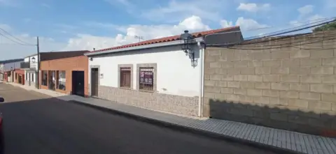 Casa adosada en calle Hernán Cortés