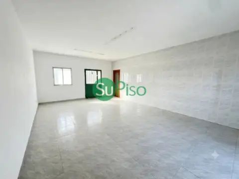 Local comercial en calle Barrio de la Estación, 18