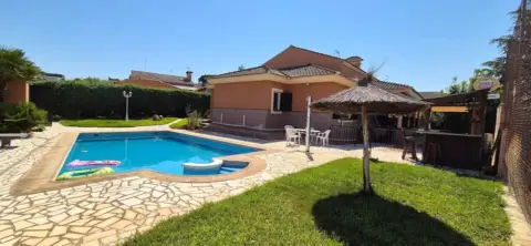Chalet en calle Arrabal Urbanización Las Lomas