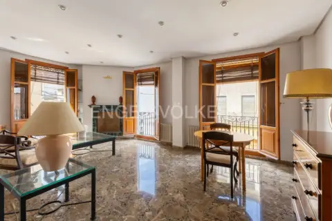 Piso en calle de San Bernardo y las Hermanas