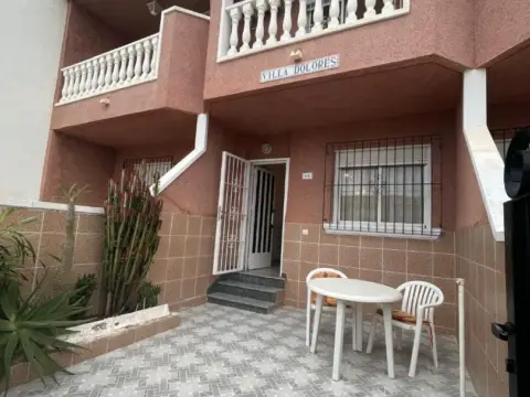 Casa adosada en calle del Río Sil, 66