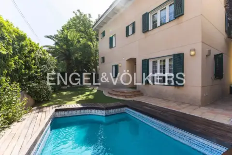 Casa en calle de Emilio Mario
