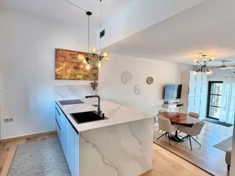 Casa adosada en calle de Escocia, 28