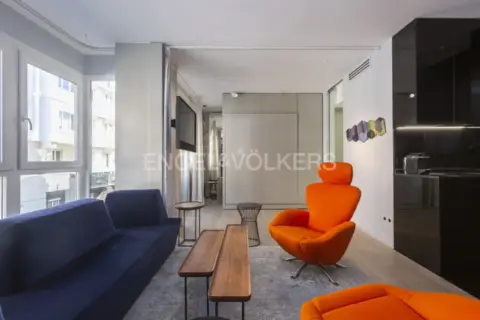 Apartamento en calle de la Academia