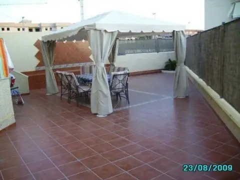 Piso en calle Rosa de los Vientos