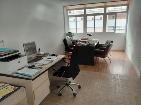 Piso en Avenida Matías Sáenz de Tejada, nº nº 4