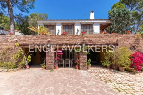 Casa rústica en Nàquera - Náquera