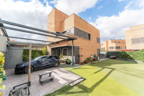 Chalet en calle de Aries