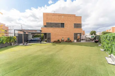 Chalet en calle de Aries