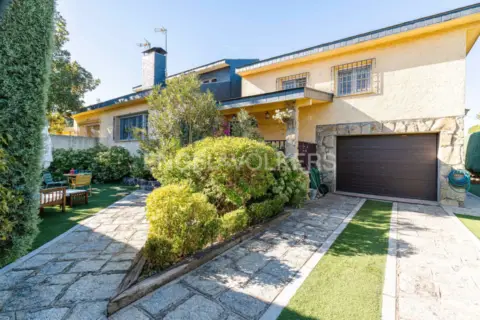 Casa adosada en Pinosol-El Alcor-Peralejo