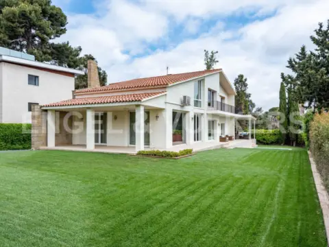 Casa en Carrer de l'Abadessa Olzet