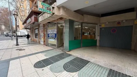Local comercial en Avenida de la Reina Victoria Eugenia, 19