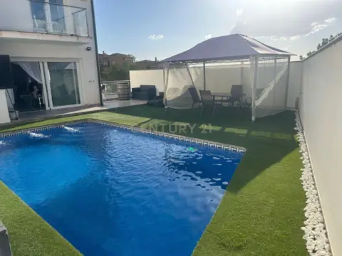 Casa en calle C- Imperio Argentina, nº 13