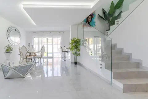 Casa en calle C- Imperio Argentina, nº 13