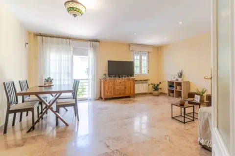 Casa adosada en calle de Manuel Patarroyo, 8