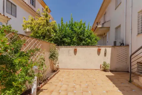 Casa adosada en calle de Manuel Patarroyo, 8