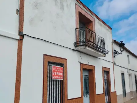 Casa en Puebla de Sancho Pérez
