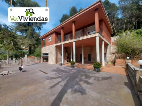 Casa en Avinguda d'Olesa de Bonesvalls, 46