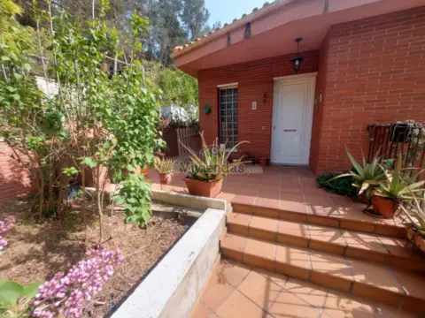Casa en Avinguda d'Olesa de Bonesvalls, 46