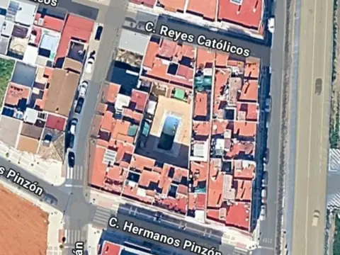 Garaje en calle de los Reyes Católicos, 28