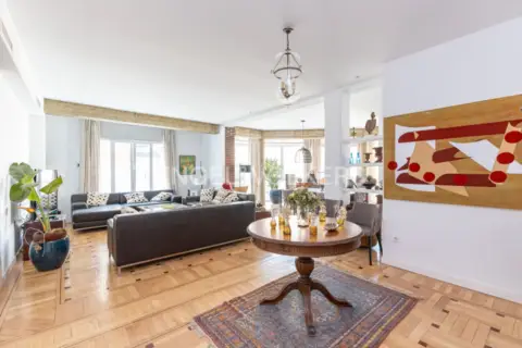 Apartment on Guzmán El Bueno Street