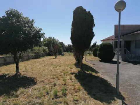 Terreno en calle Carretera Amoeiro de A Cabeanca