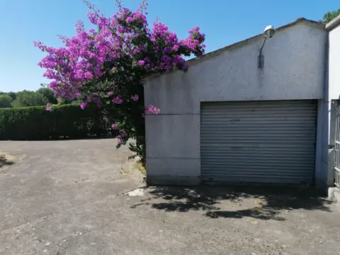 Terreno en calle Carretera Amoeiro de A Cabeanca