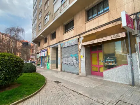 Local comercial en Avenida del Cid Campeador