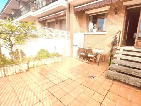 Casa adosada en Avenida Andrés de la Llosa