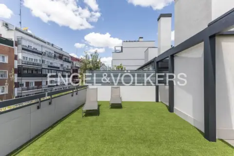 Dúplex en calle de Nieremberg