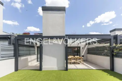 Dúplex en calle de Nieremberg