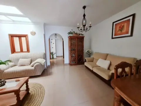 Casa adosada en calle Padre Patricio Jiménez Cuevas