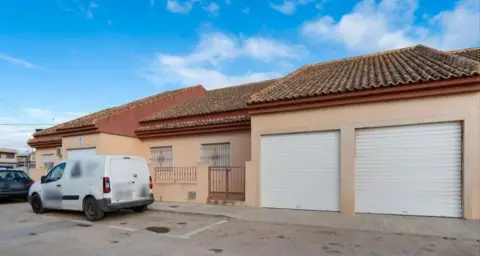 Casa adosada en Barrio Peral-San Félix