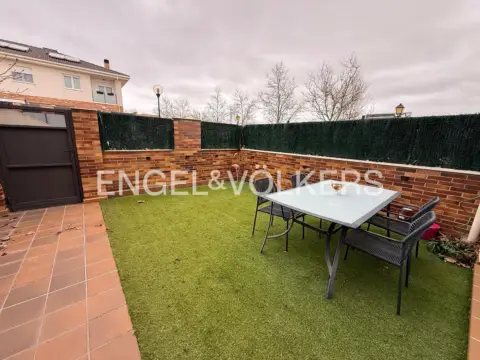 Casa adosada en San Antonio-Estación-Las Hervencias